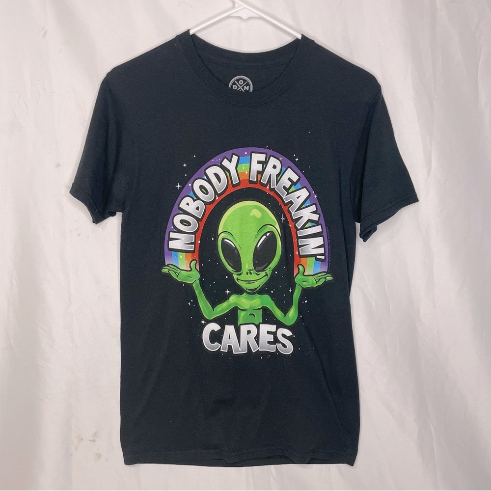 Alien “Nobody Freakin Cares” Rainbow Tee | NWOT Size Unisex Small